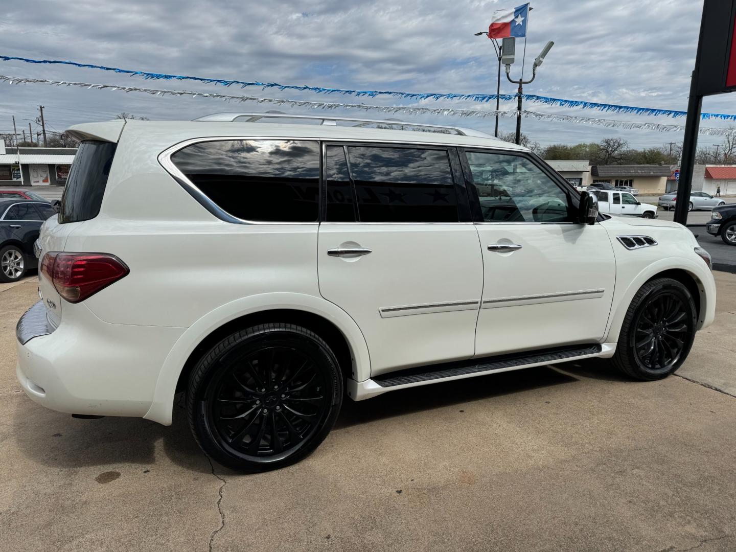 2015 WHITE INFINITI QX80 (JN8AZ2NF1F9) , located at 5900 E. Lancaster Ave., Fort Worth, TX, 76112, (817) 457-5456, 0.000000, 0.000000 - Photo#3